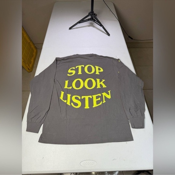 New Travis Scott Astroworld 2019 Europe Tour
Merch Long Sleeve Tee Sz M - Picture 1 of 10